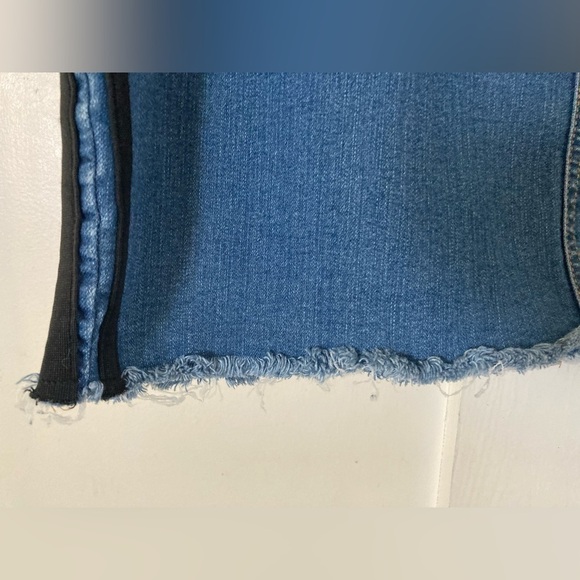 Torrid denim mini knee length skirt striped size 18 frayed hem - Picture 5 of 8